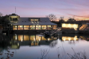 Lodge at Marluc Bella Vita Ranch on Lake Godstone